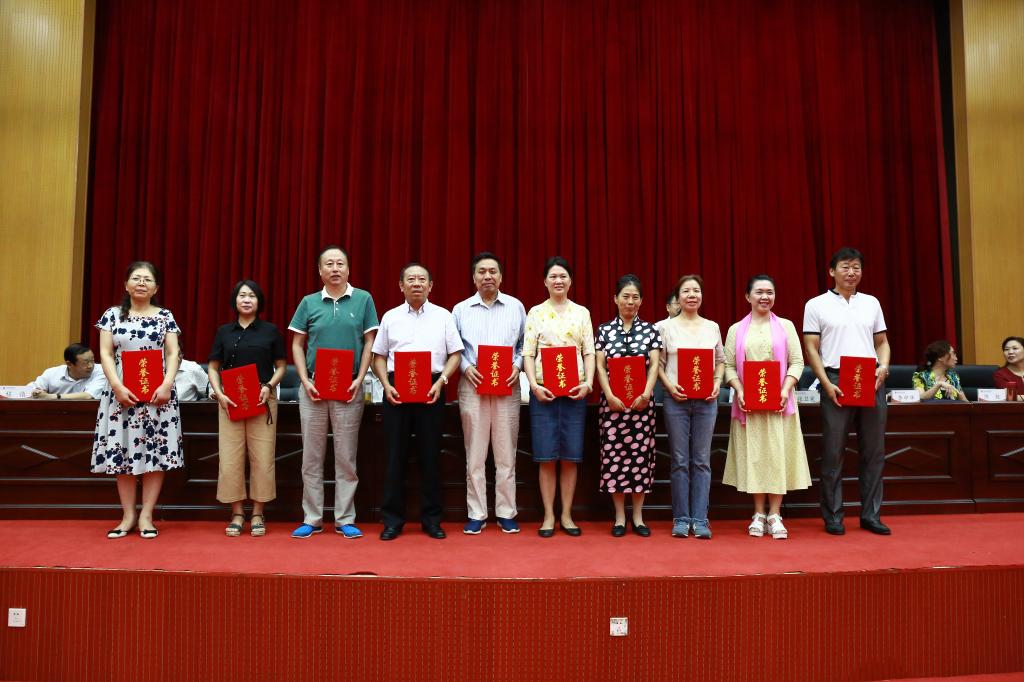 从事教育工作30年教职工代表