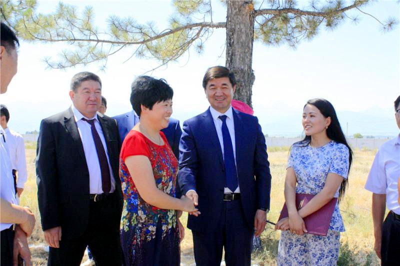 吉尔吉斯斯坦国副总理接见威尼斯官网项目组专家