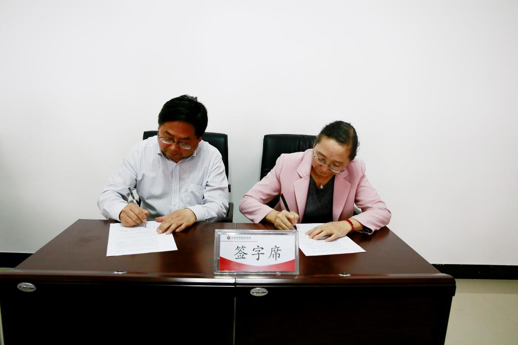 校长罗士喜与学院代表签订《9778818威尼斯争创省级文明校园工作目标责任书》