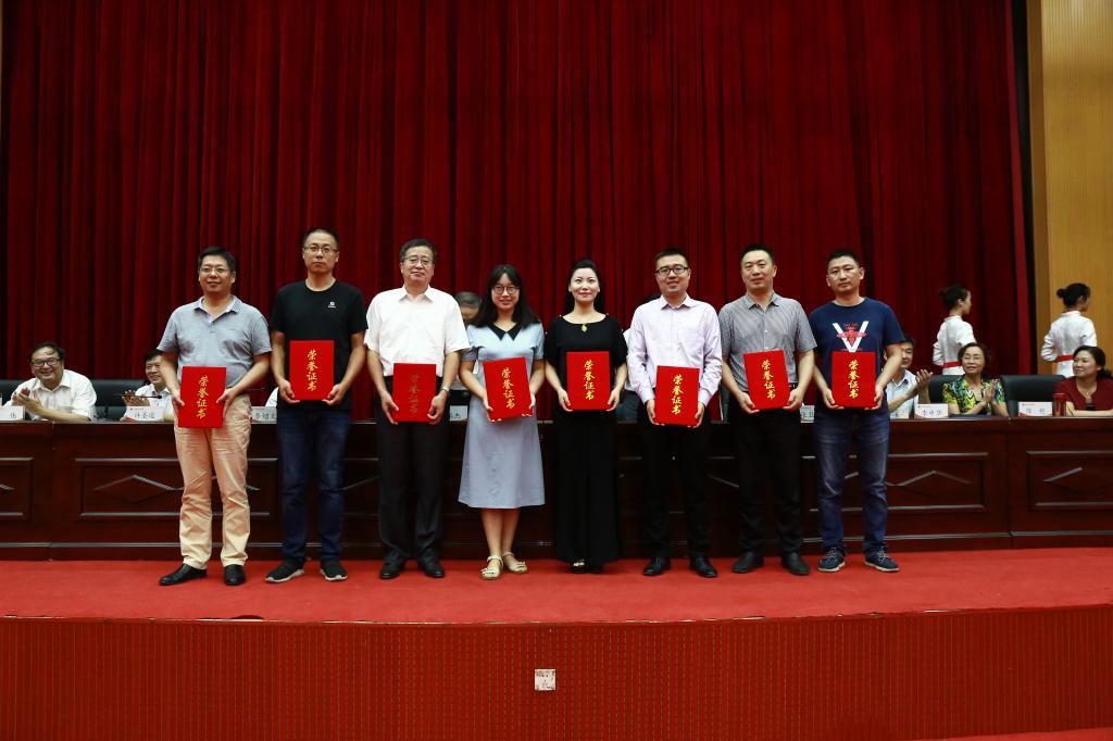 省高校科技管理工作先进个人、“百千万科普工程”优秀科普人才、省教育系统学雷锋活动先进个人、省优秀共青团干部、高校维稳安保工作先进个人获得者