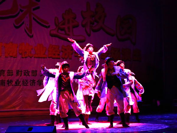 塔吉克族舞蹈 《阳光洒满帕米尔》