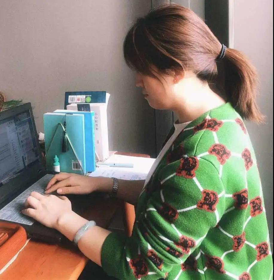 辅导员邢珊珊指导团支部开展网络主题团课