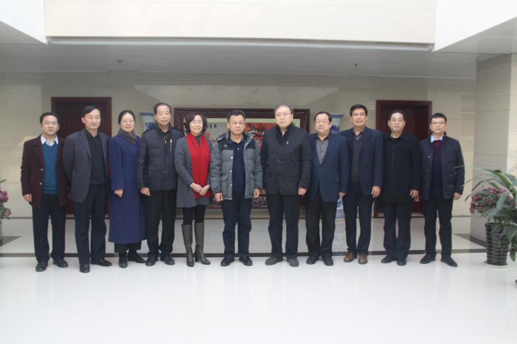 学校欢送进藏挂职干部